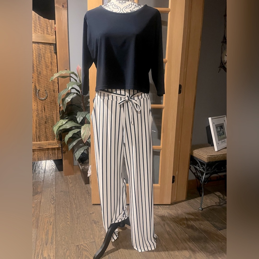 Sympli navy blue top size 4 slightly cropped (m). NWOT